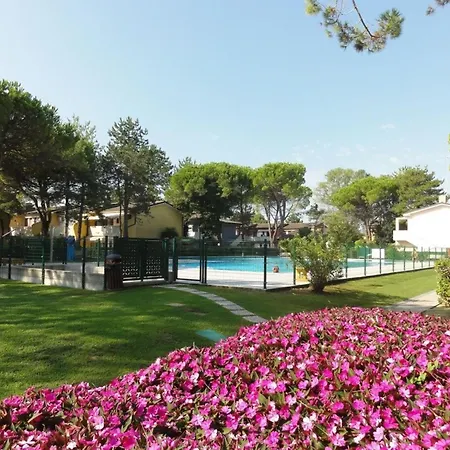 Appartamento With Terrace In Village With Pools